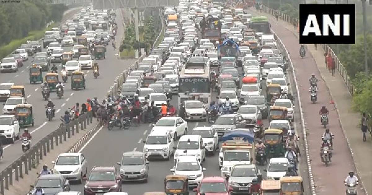 Delhi: Commuters troubled by waterlogging in several parts, traffic diversions made